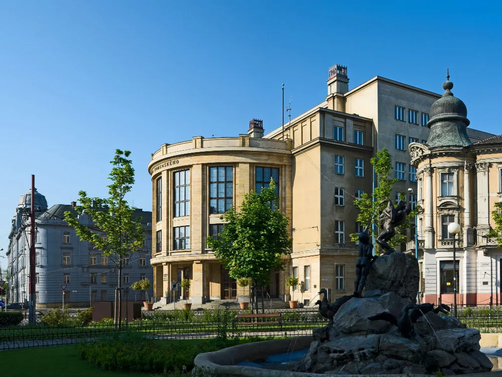 Bratislava Üniversitesi